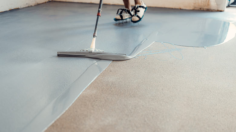 applying epoxy coating to concrete