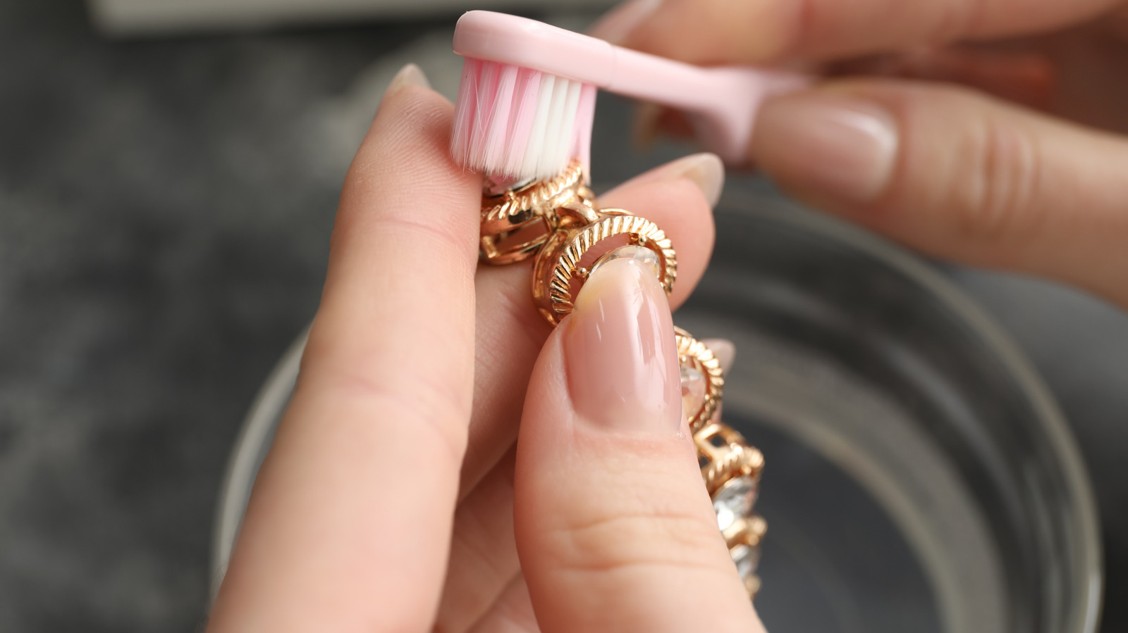 Goodbye Grimy Jewelry: Mix Dawn Dish Soap And Windex To Bring Back The ...