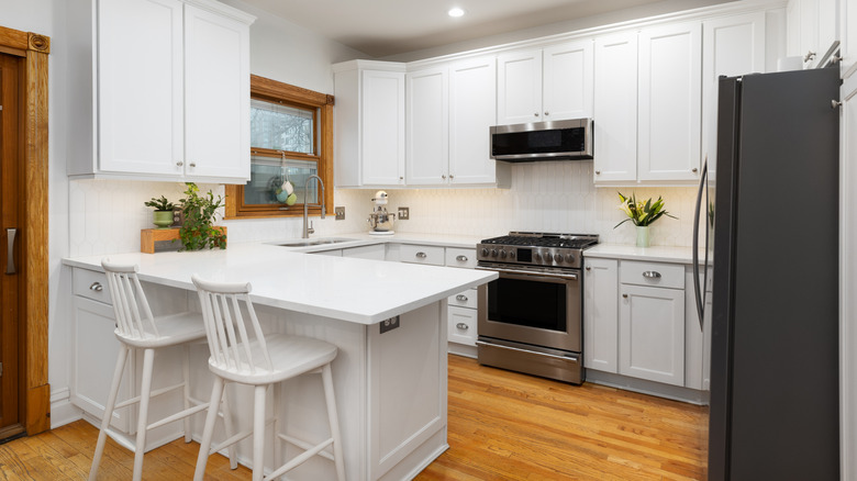 U-shaped kitchen with a peninsula instead of an island