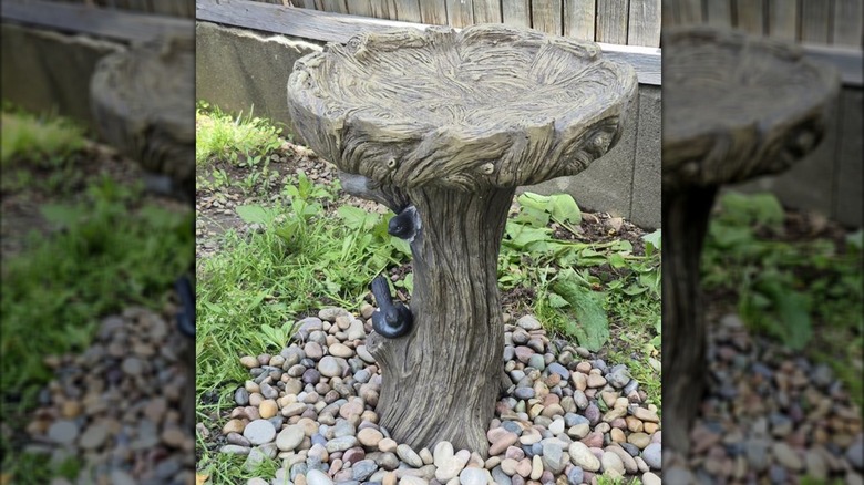 Watnature woodland tree trunk birdbath