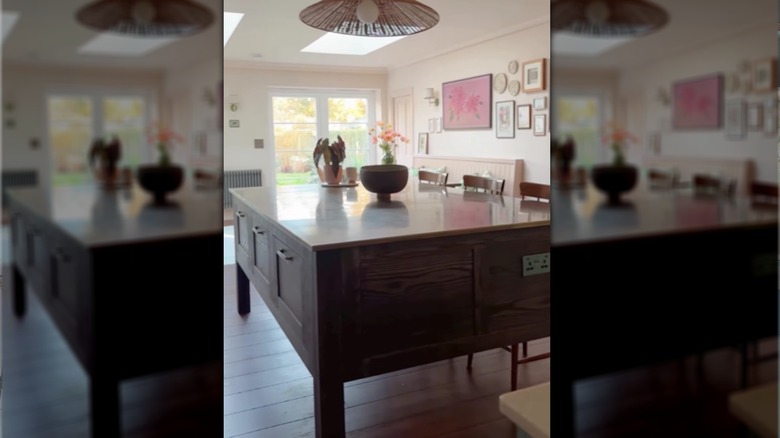 A DIY free-standing kitchen island