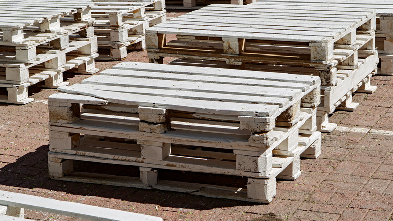 wood shipping pallets