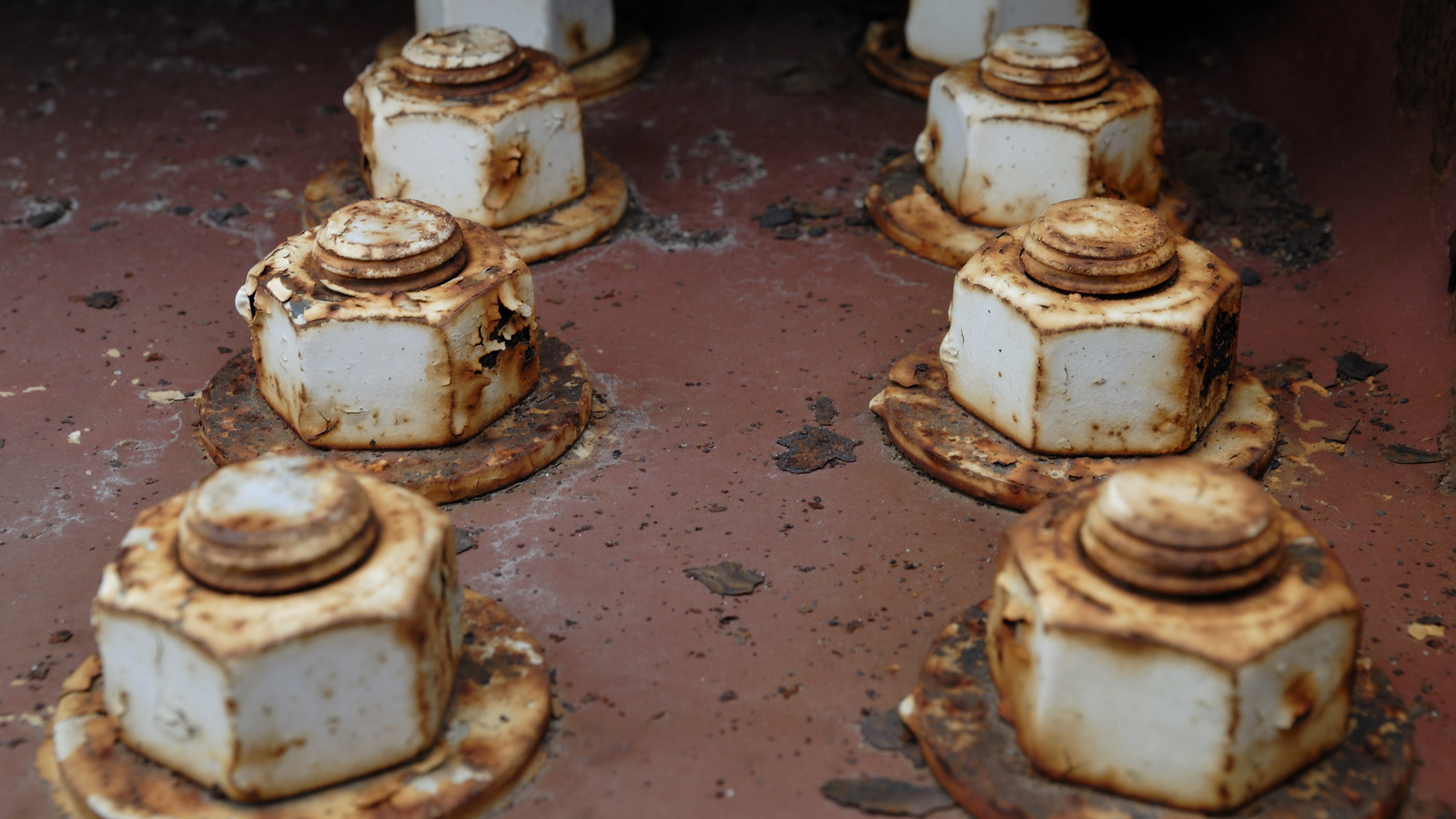 Grab This Common Bar Ingredient To Eliminate Rust