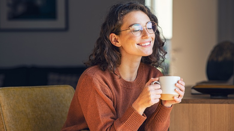 girl with coffee 