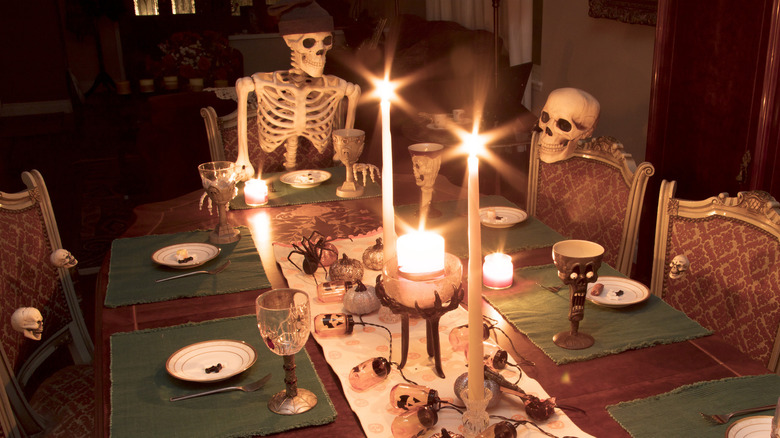 Halloween skeleton table
