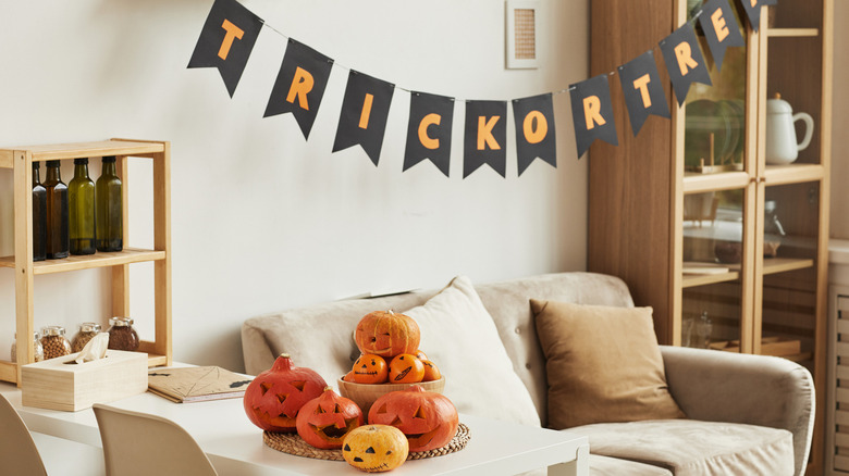 small jack-o-lanterns