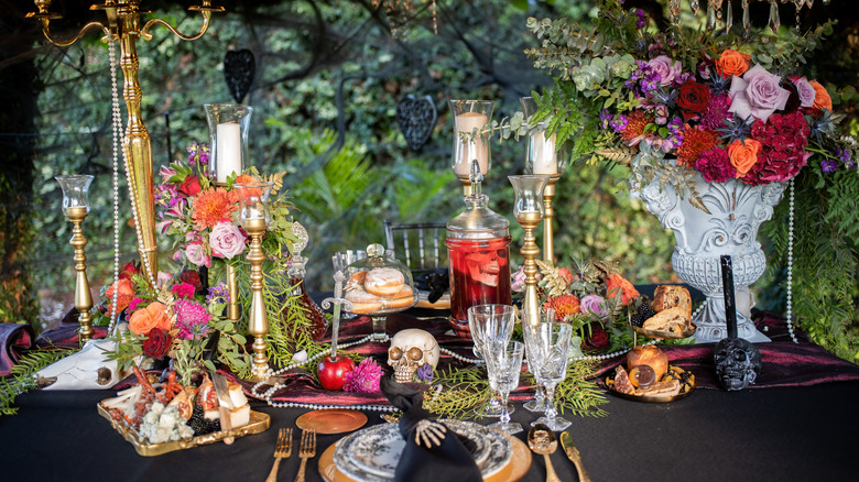 Gothic Halloween table