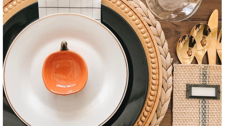 Halloween table decor