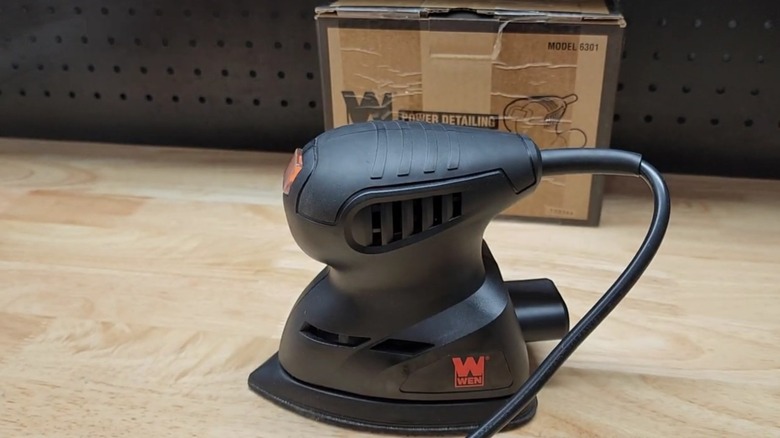 WEN Detailing Palm Sander on wooden workbench