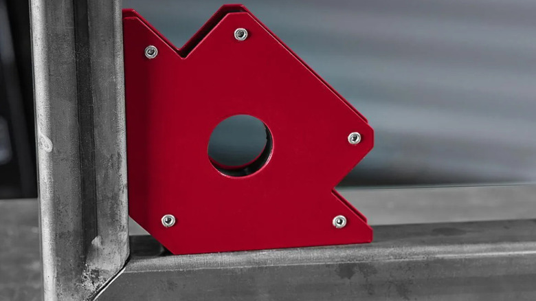 The Chicago Electrikc red magnet holder in a metal frame.