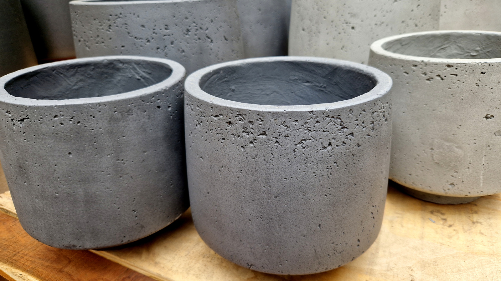 He Uses Cement And A Laundry Hamper To Make Tall Planters With An ...