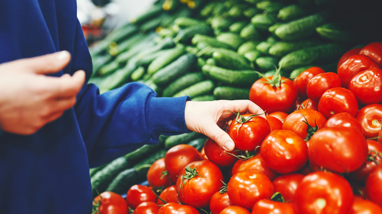 Lots of uniform vegetables in the store