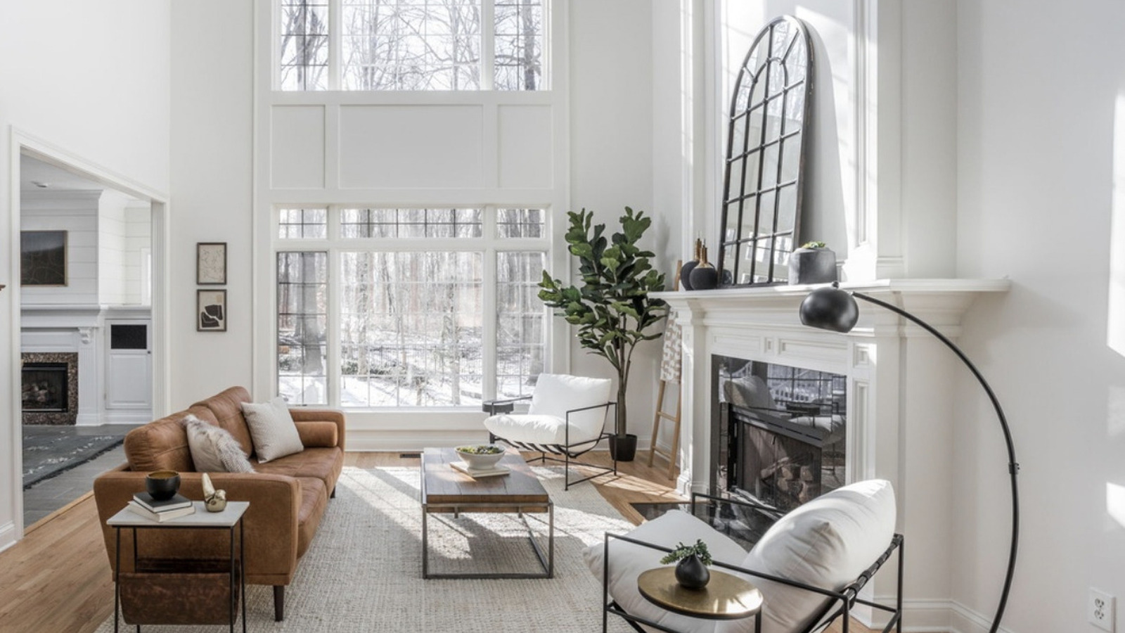 Helpful Tips For Finding The Best Large Mirror For Your Living Room
