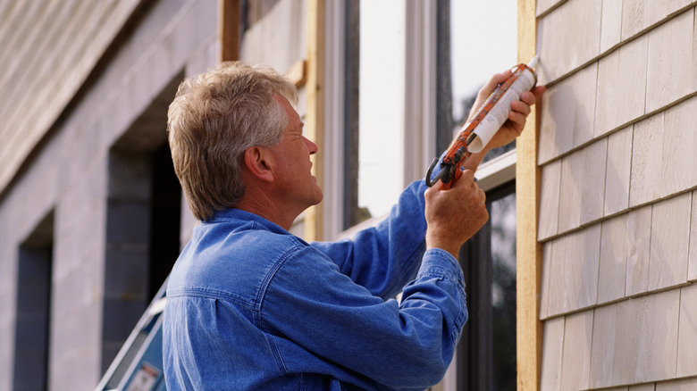 caulking seams on siding