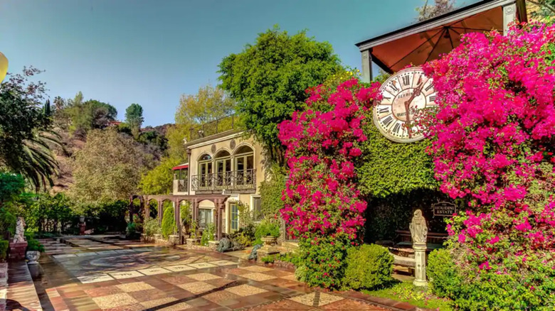 exterior of Harry Houdini's mansion