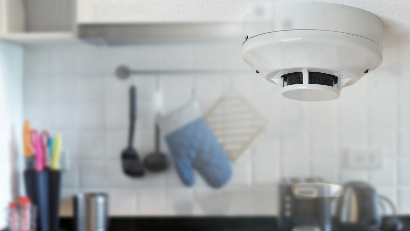 Here's How Much Space You Should Leave Between Your Kitchen Smoke Alarm And Appliances
