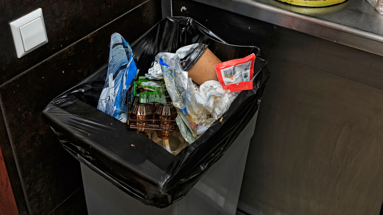 Dirty garbage can 