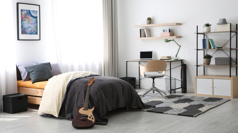 Bedroom with comforter on bed