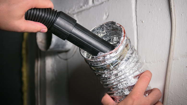 Cleaning dryer vent