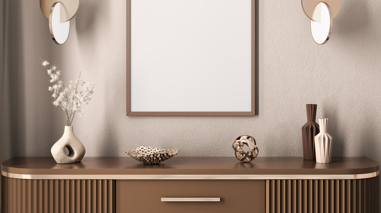 Straight geometric-shaped drawer handle