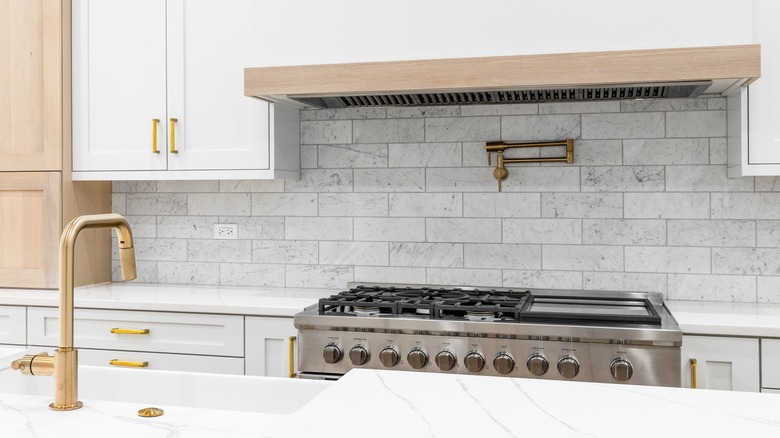 tile backsplash in kitchen 