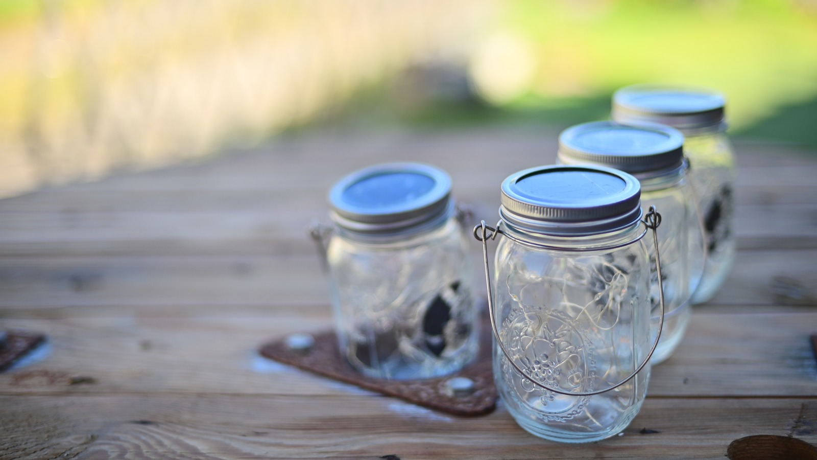 Easily Turn Mason Jars Into Adorable Mummy Decor For Halloween