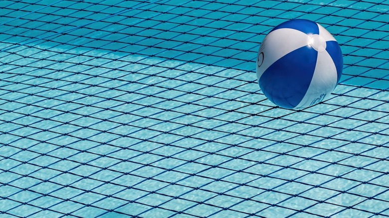 Mesh cover for swimming pool