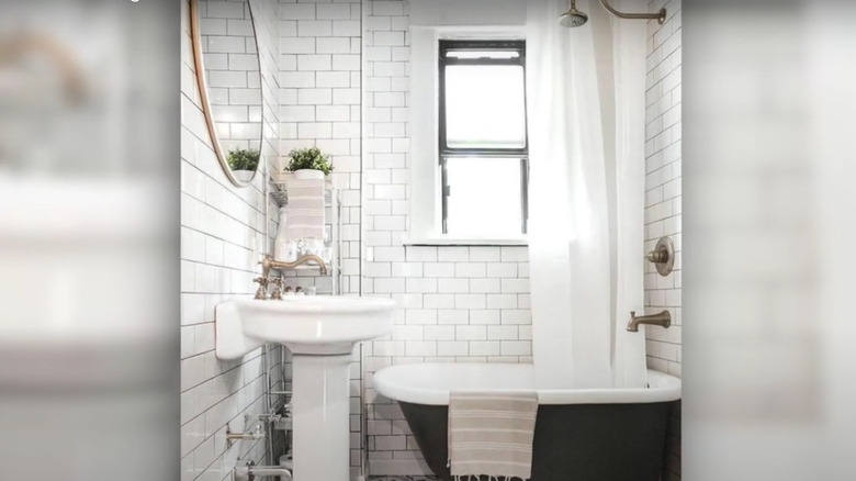 short freestanding bath