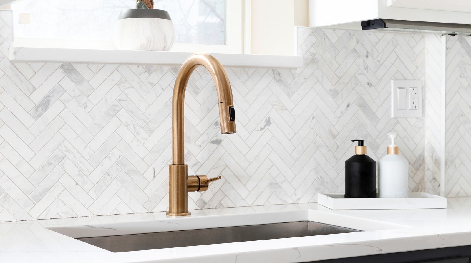 Here's the right way to clean faucets