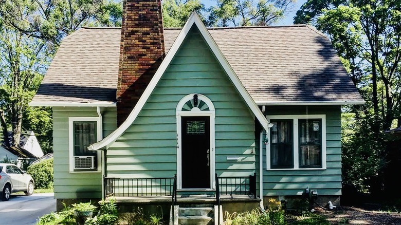 Home with a catslide roof, Ypsilanti, MI