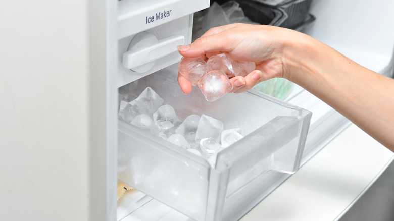 Common Ice Maker Problems You'll Face During Winter - EasyIce