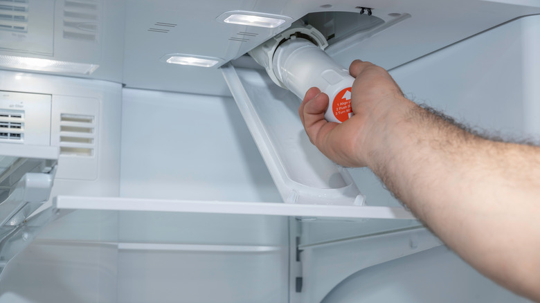 Installing fridge filter