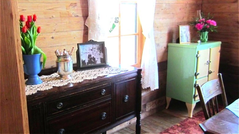 Dining room of Johnny Cash home