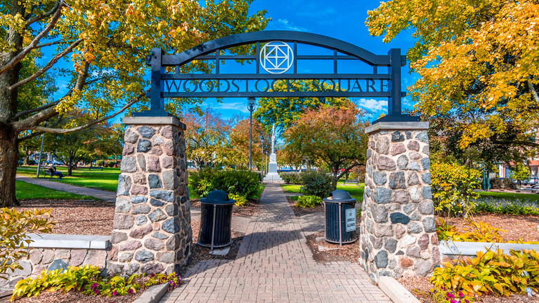 Woodstock Square park entrance