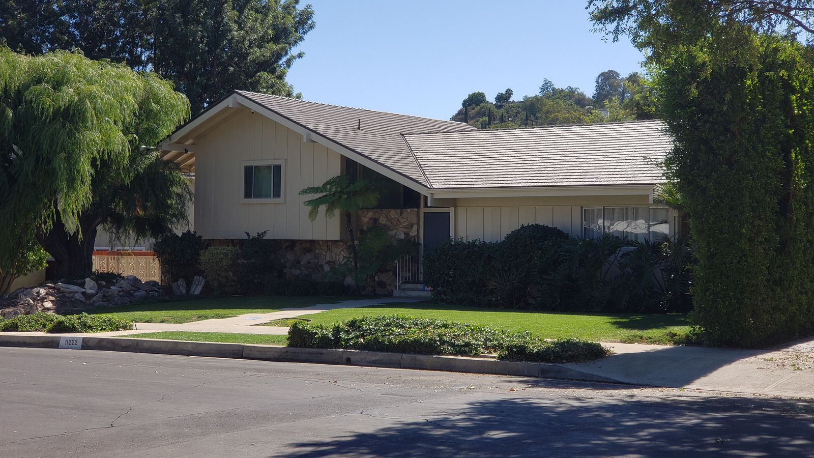 tours of brady bunch house