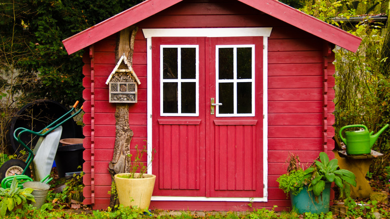 barn red garden shed