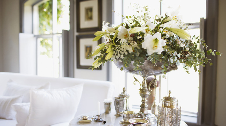 A vase of flowers 