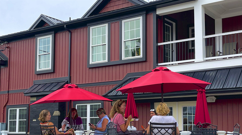 An outdoor restaurant in Lewiston, New York.