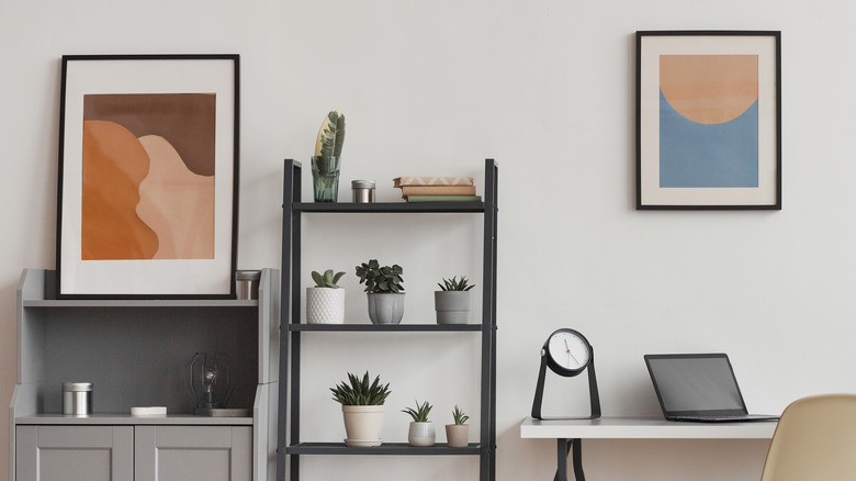 Neutral office set-up