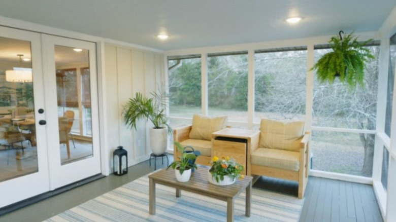 Screened-in porch