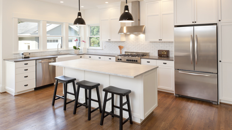 Kitchen with dual-toned countertops