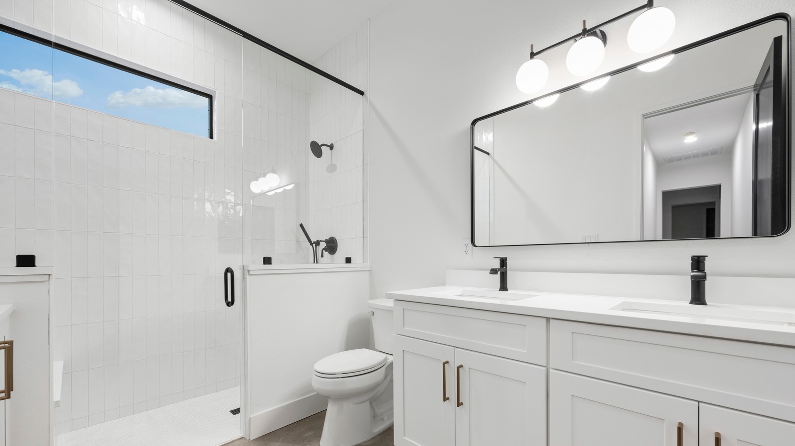 HGTV’s Jenny Marrs Has A Unique Solution For Outdated Bathroom Vanity Lights