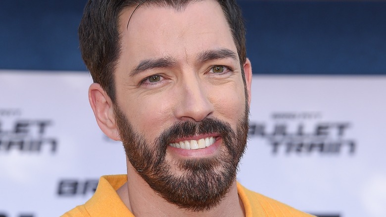 Drew Scott smiling