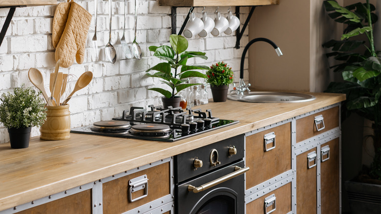 Vintage inspired gas stovetop