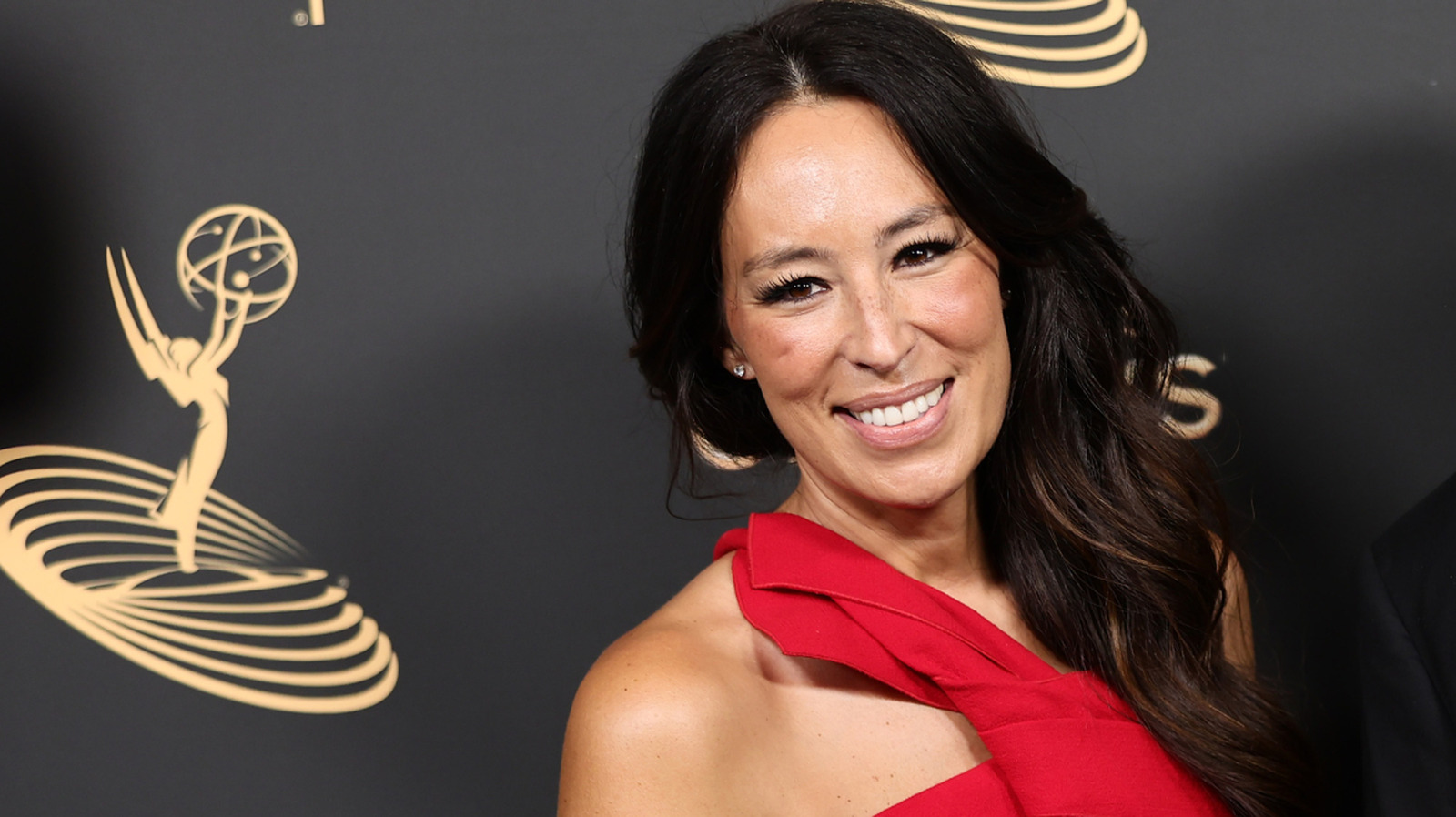 Hide The Eyesore Of A Cluttered Room With A Glass Solution From Joanna Gaines