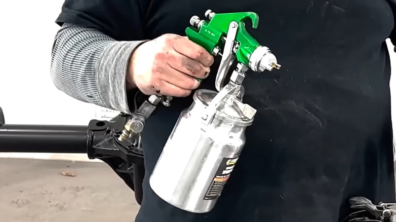 Central Pneumatic's 32-ounce Siphon-Feed Spray Gun
