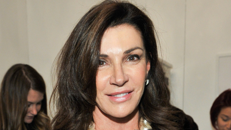 A close up on Hilary Farr with a pearl necklace