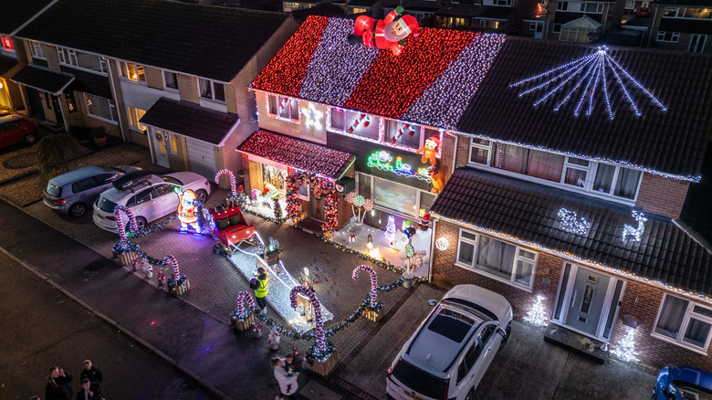 Overwhelming christmas lights display