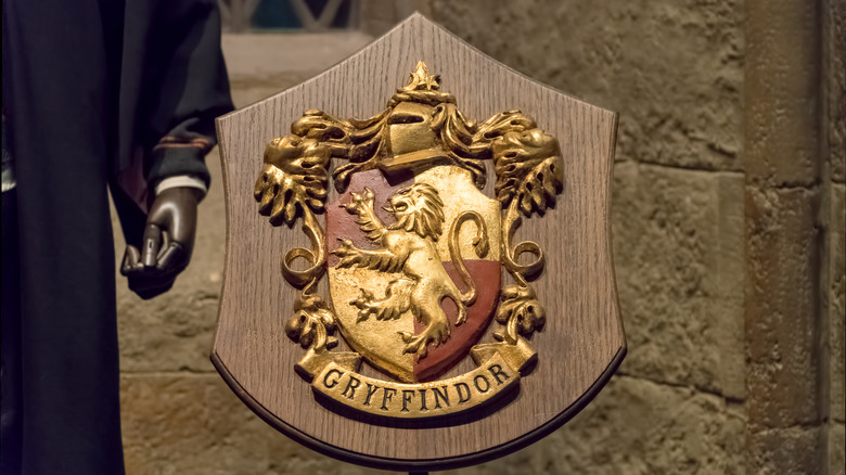 Gryffindor crest 