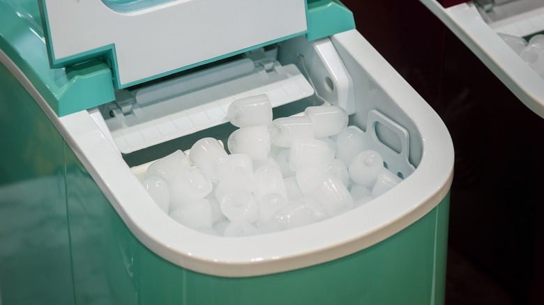 ice cube maker